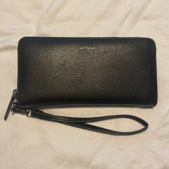 Matt & Nat Wristlet - Picture 1 of 4